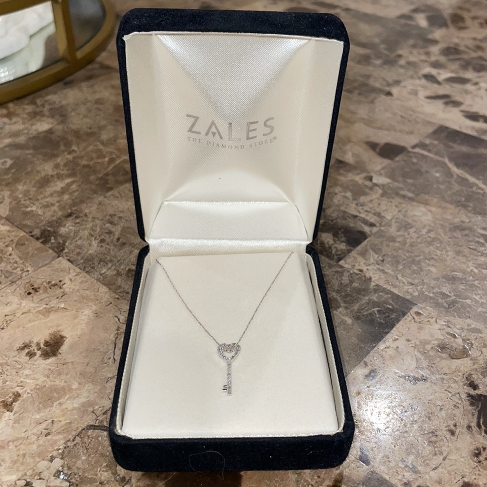 Zales 20inch diamond heart key, silver necklace